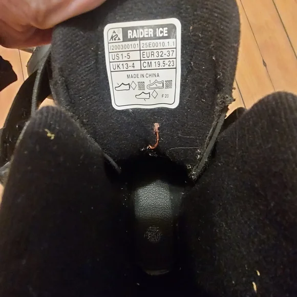 Adjustable Razor Kids Ice Skates with Protection - Picture 6 of 6